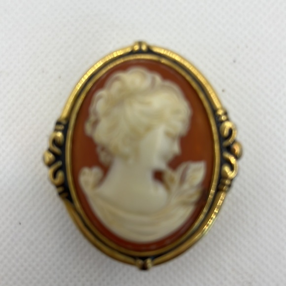 Estee Lauder Jewelry - Vintage Estee Lauder compact perfume Cameo Solid